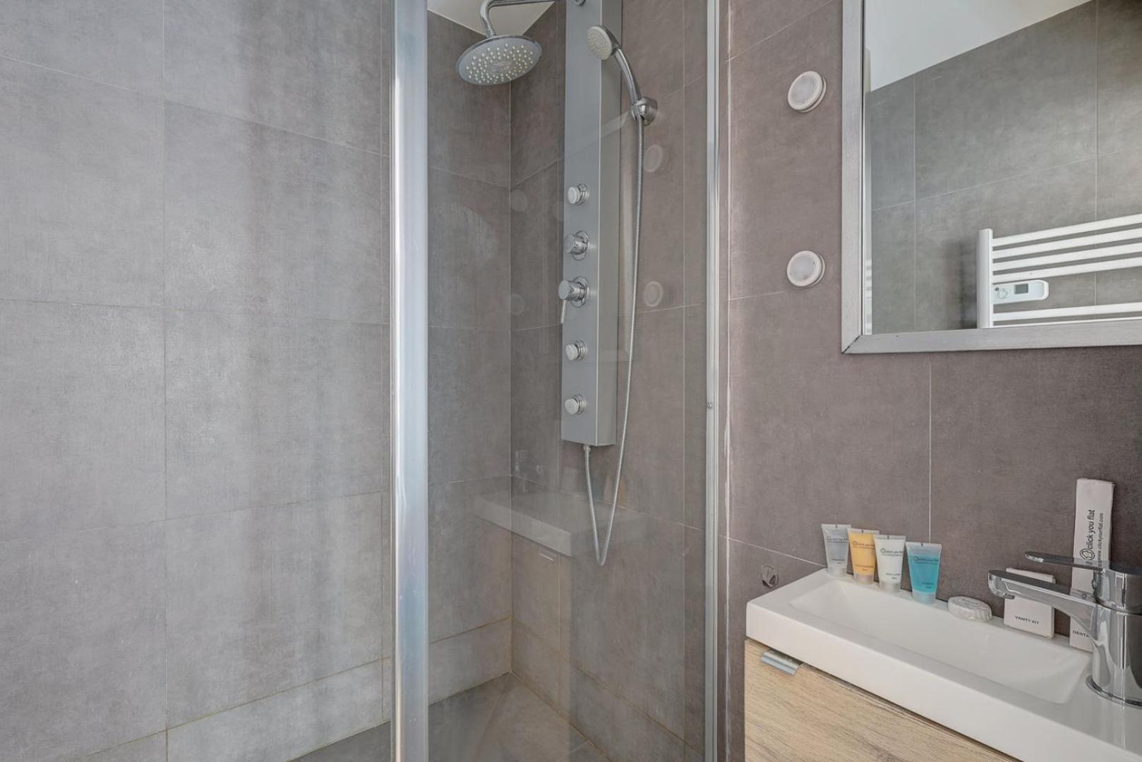 127 Suite Moshe - Superbe Appartement A Paris. Bagian luar foto